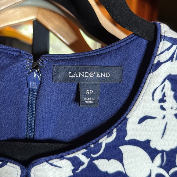 NWOT Lands’ End Navy White Floral Shift Dress Petite 6P Keyhole Stretch Pockets - Picture 10 of 13